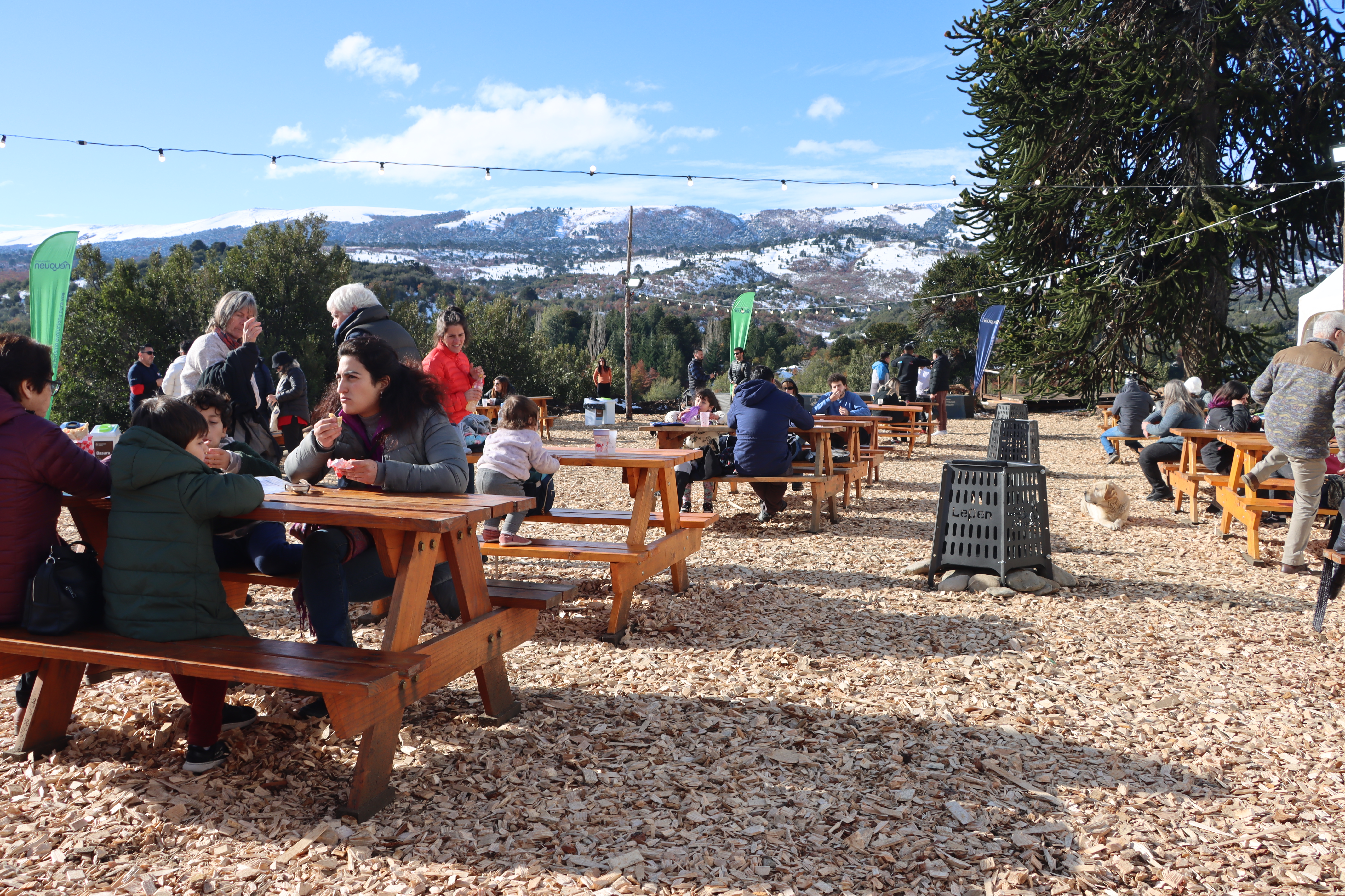 Villa Pehuenia Moquehue invita  A LA MESA! sabores, arte y encuentros frente al lago